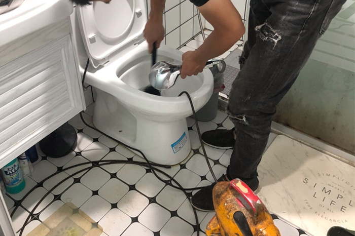竹山马桶堵塞自己疏通还是找师傅?专业上门服务让你省时更省心